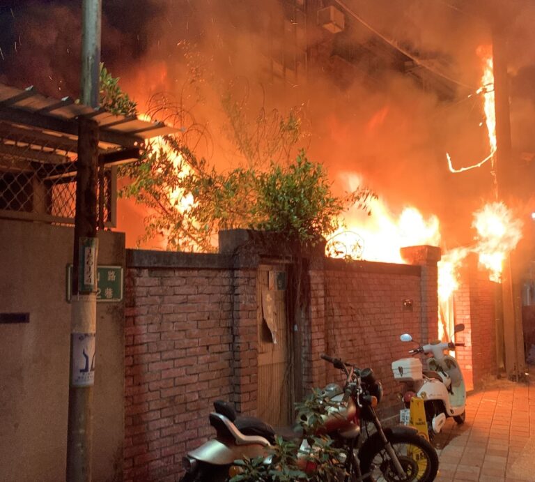 台南開山路民宅火災    母子2人成焦屍