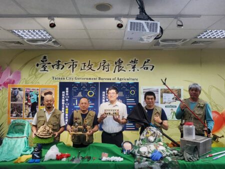 台南捕蜂捉蛇全年無休　黃偉哲讚許「為民服務不打烊」