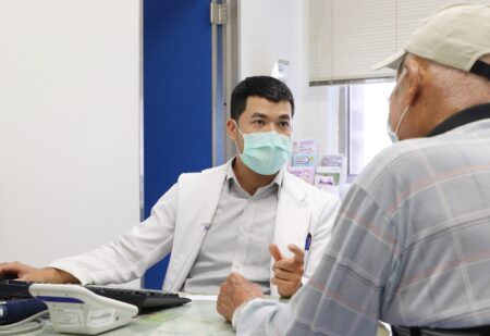 上班族定期頭痛欲裂「想撞牆」 竟是叢發性頭痛作祟