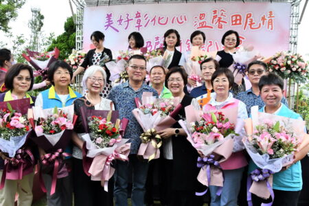 康乃馨表達心意　傳真情 拉近我們與愛的距離