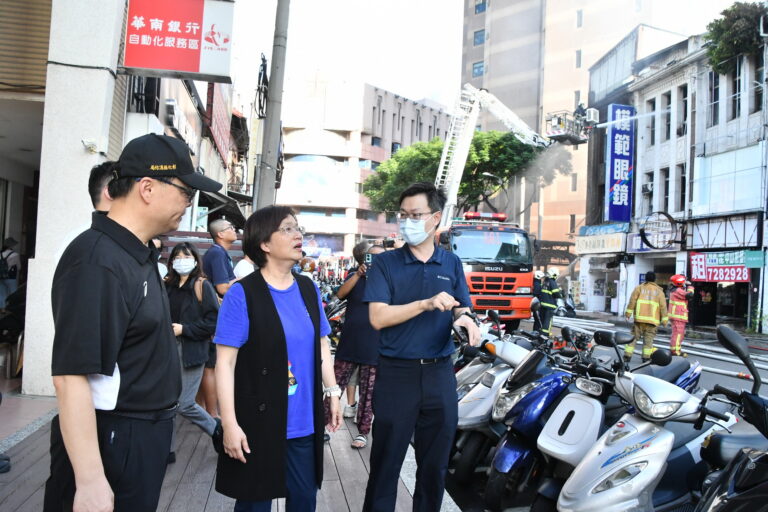 彰化市長安街火災 王惠美向消防英雄致敬 彰化市長安街火災 王惠美向消防英雄致敬