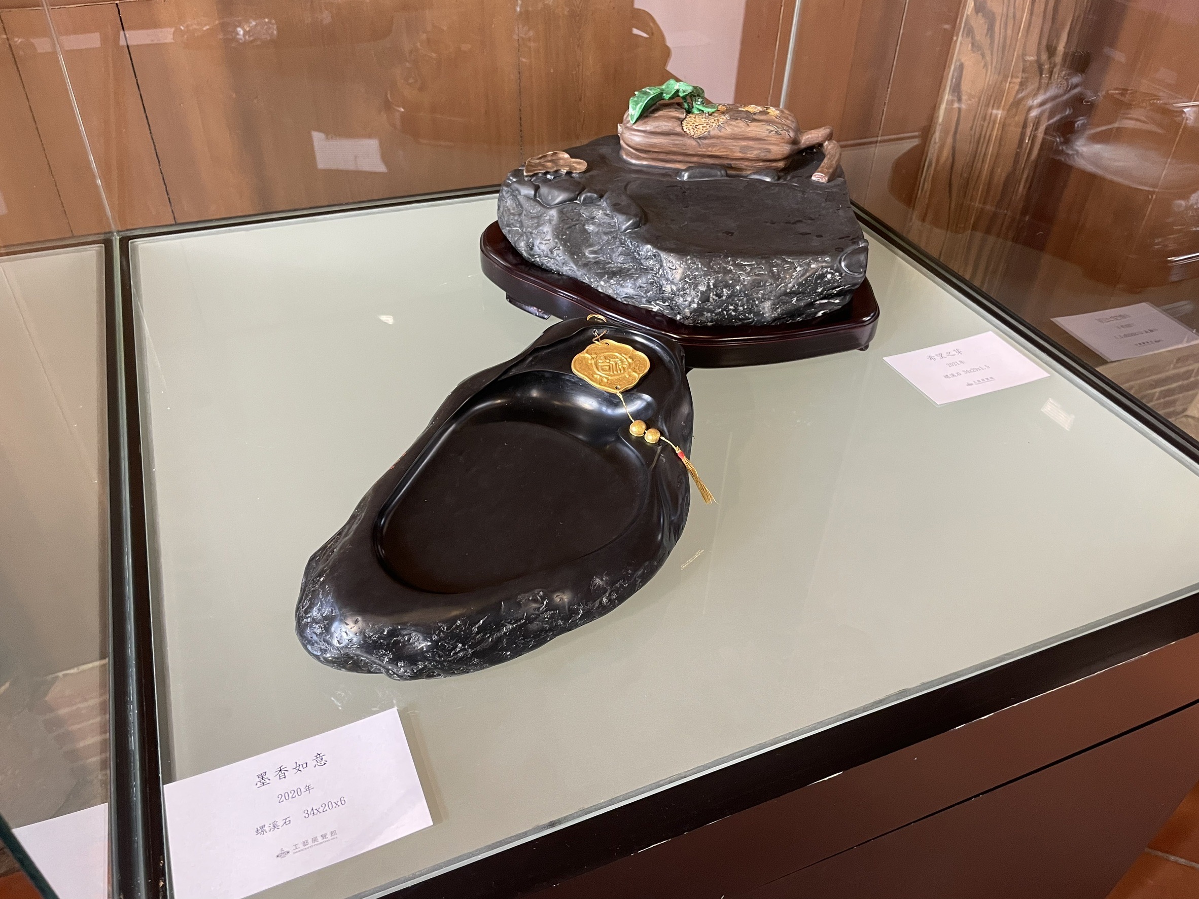 ▲硯雕百年傳承—董家豪創作展在彰化工藝展覽館（鶴棲別墅）展出，展覽展示了董家豪多年創作心血的27件作品。（記者張溎壕攝）