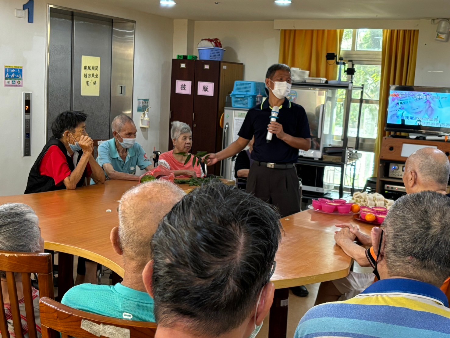 ▲彰化榮家辦理香椿美食活動，讓住民都感受到了這個父親節特別的溫暖與關愛。（記者張溎壕攝）