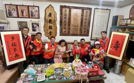 榮民胡亮百歲慶生趴　彰化榮服務揪團祝福