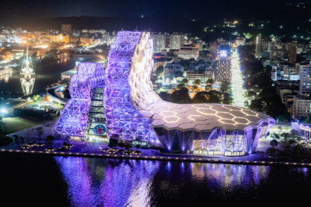 今晚熱血迎接！「ONE OK ROCK」 高流中心化身紫色光海