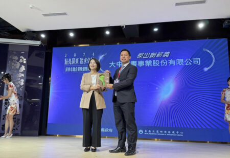 大中圖書深耕南台灣  奪2024屏東卓越企業獎