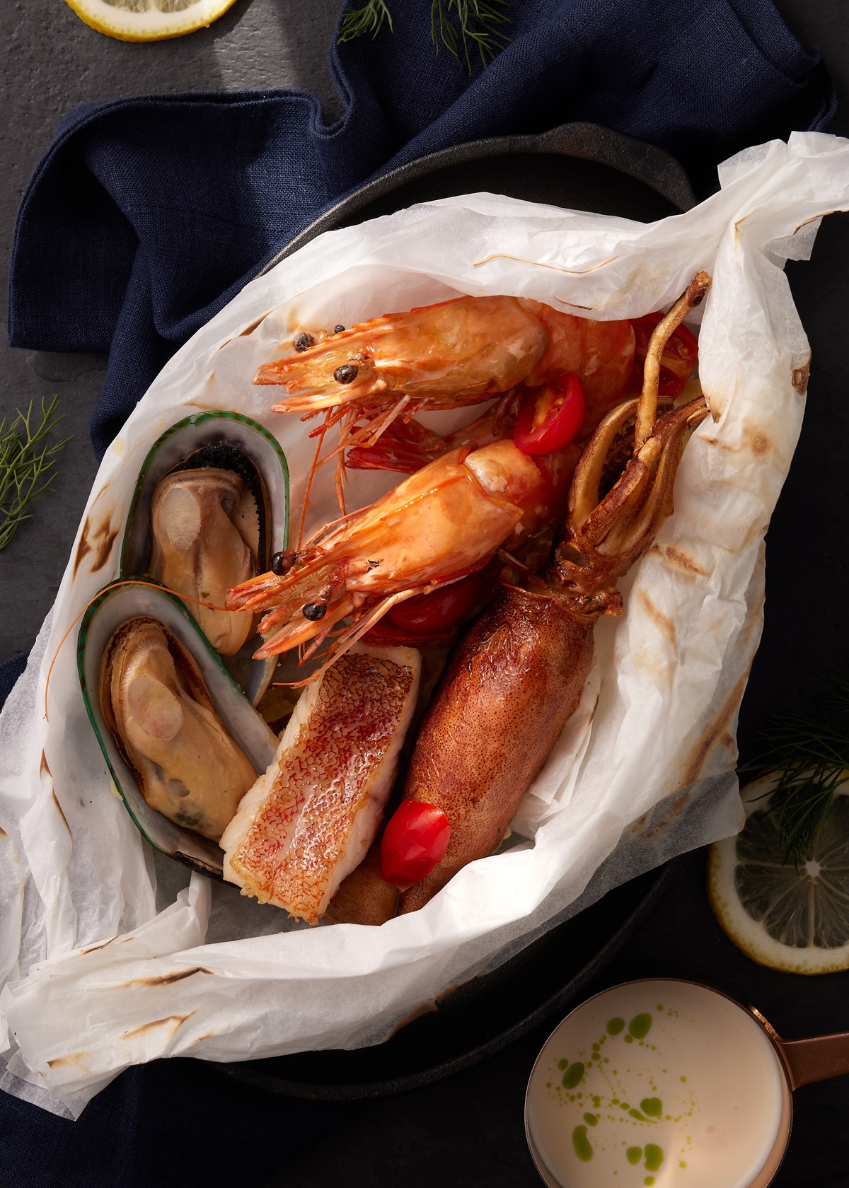 即日起到12/31期間，不分平假日，到全台「王品牛排」內用消費2客套餐，說聲「王品牛排 生日快樂」，或上傳當次用餐畫面至個人FB、IG，即款待價值788元的「爐烤地中海海鮮盤」1份。