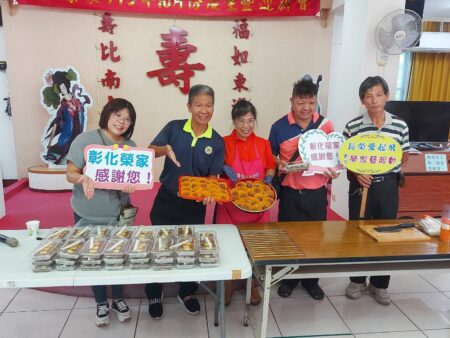 彰化榮家長輩製紅豆糕飲菊花茶　健康過重陽