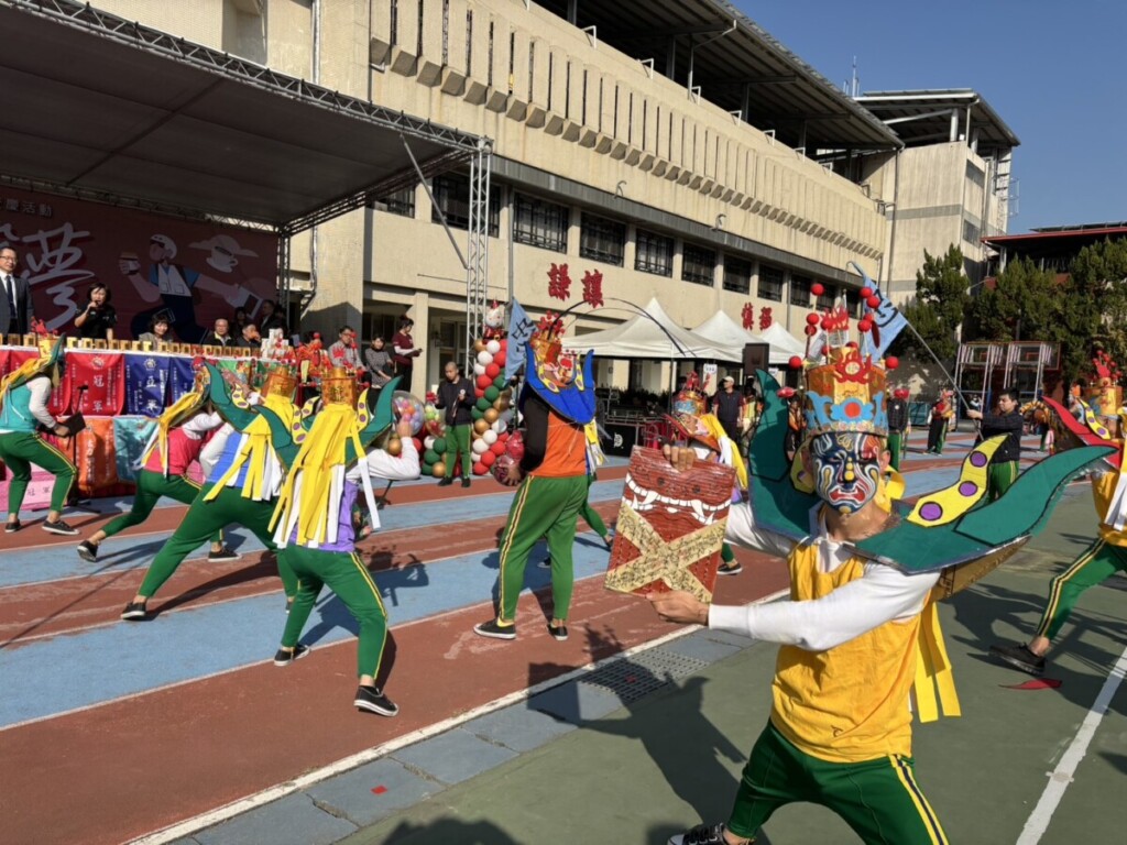 堂口陣頭大會  勵志中學「豆陣築夢」驚豔登場