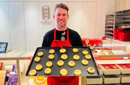 舊振南熱情接待英籍車手Mark Cavendish  體驗台灣人情味中的甜蜜滋味