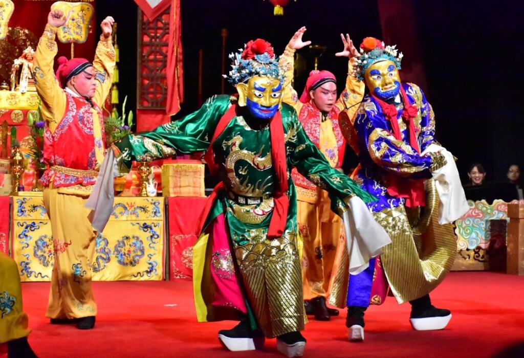 臺灣豫劇團封箱大典 「送舊迎新」接 財神迎新春