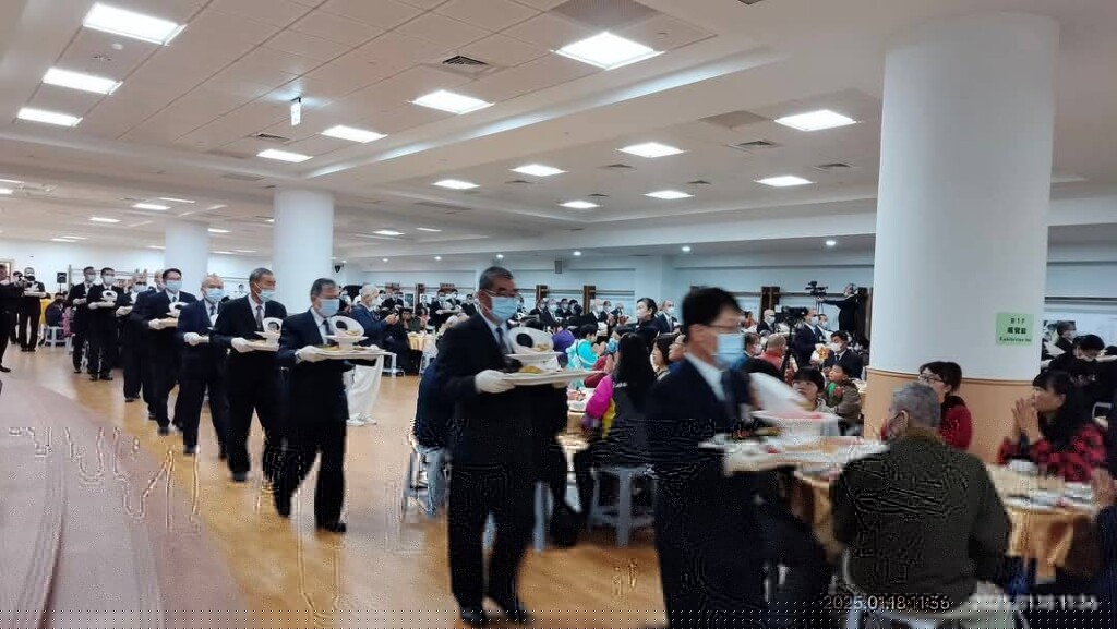 2025年慈濟高雄區冬令圍爐   慈濟人與關懷戶祝金蛇吉祥