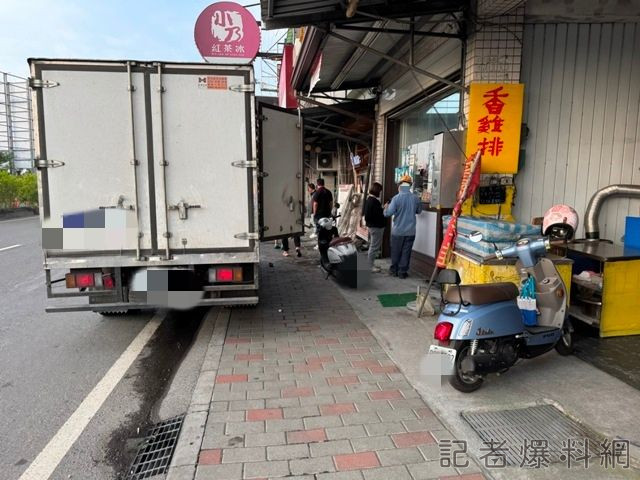 影／屏東男恍神駕車狂撞4民宅！牛奶車司機「差點人生登出」