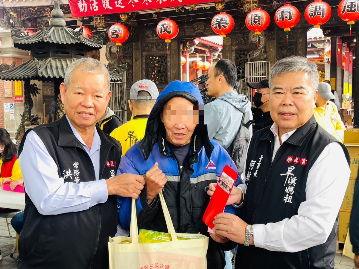 ▲寒冬送暖公益活動，讓弱勢家庭感受社會溫暖。(圖/記者顏淑娟攝)