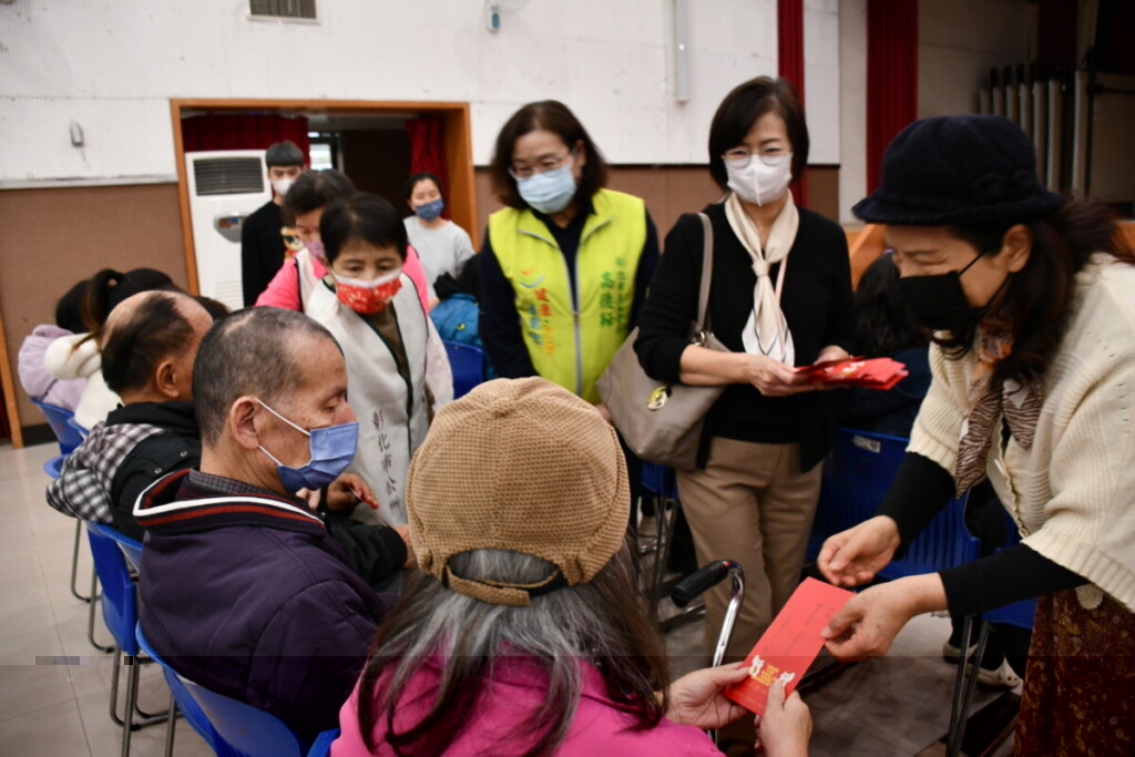 大通電子春節送暖　64戶特殊境遇家庭過好年