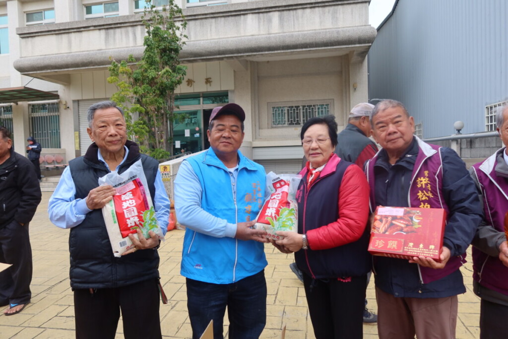 寒冬送暖26年　花壇鄉219戶弱勢家庭溫馨過春節