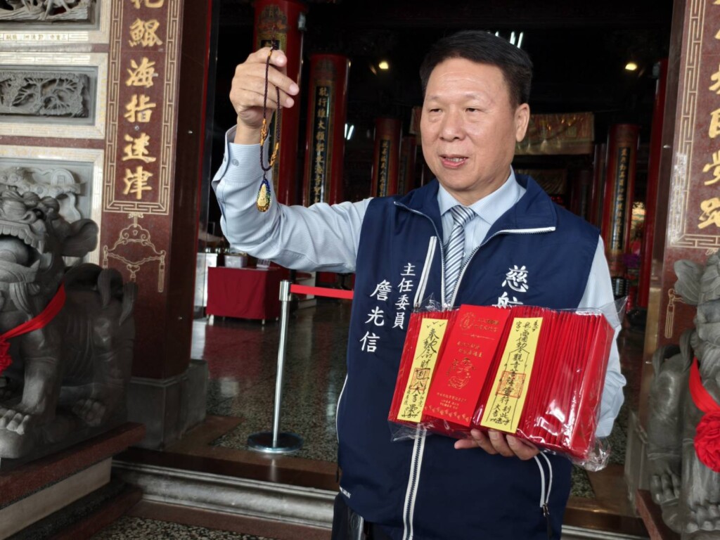竹塘慈航宮送「金蛇福袋」 祈安又招財