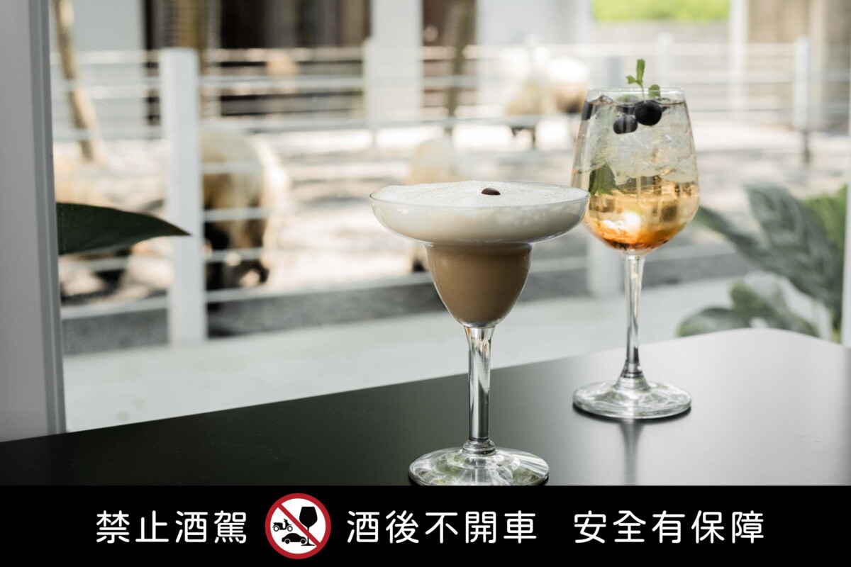 宜蘭五結萌度爆表的黑RURU CAFÉ於1/25(六)至2/2(日)推出「飲春酒、辭舊歲」調酒買一送一優惠。【禁止酒駕，未成年禁止飲酒】