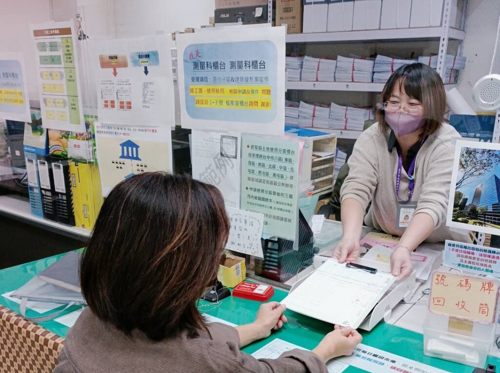 證明書申請再進化   中市跨局處資訊共享更便利