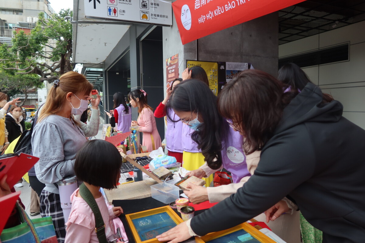 Fdb7ebdf51e086f8b44ee8a9e4170daf