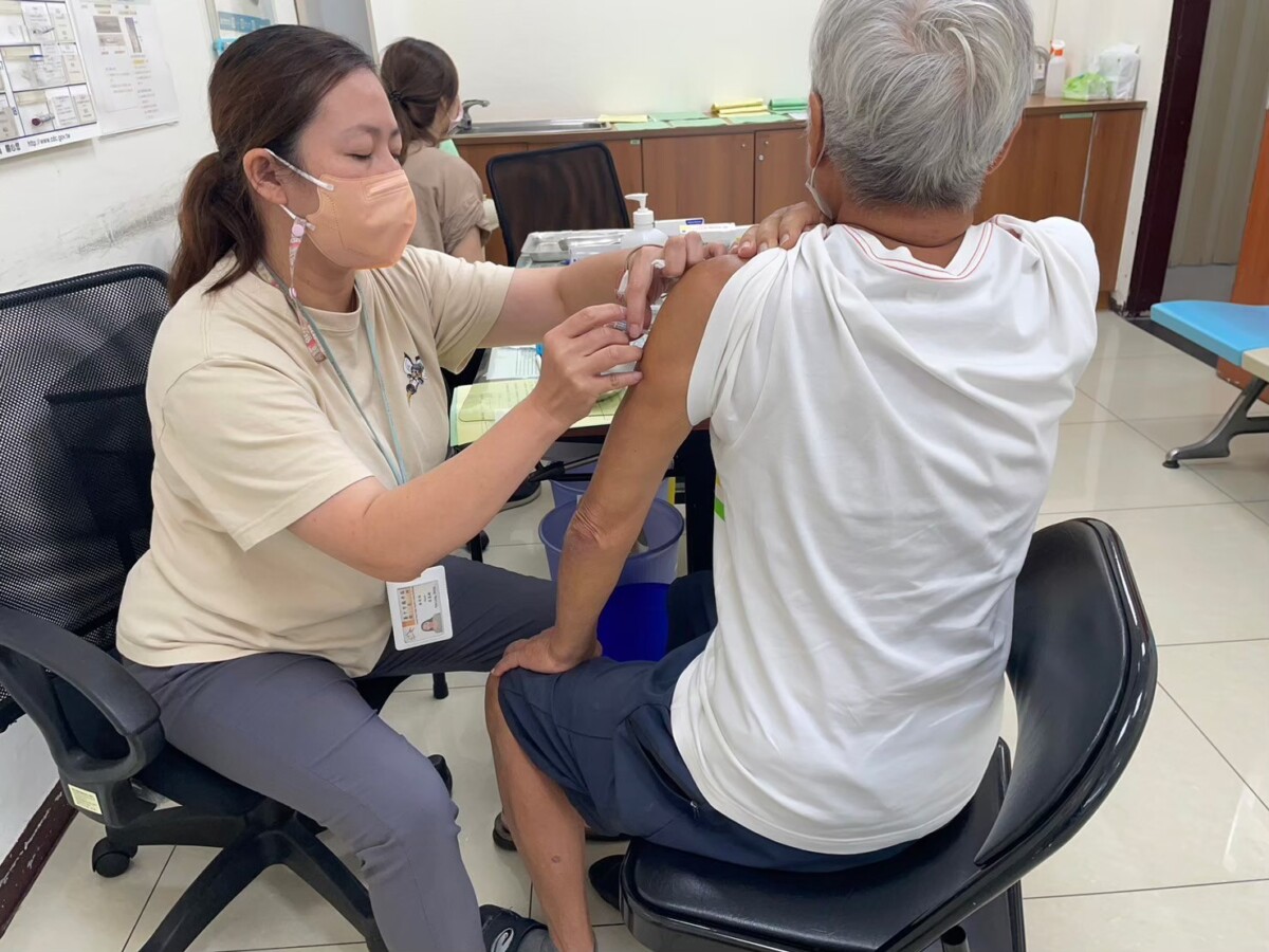 ▲衛生局將於中台灣元宵燈會辦理新冠疫苗及長者肺炎鏈球菌疫苗接種服務。(圖/中市府提供)
