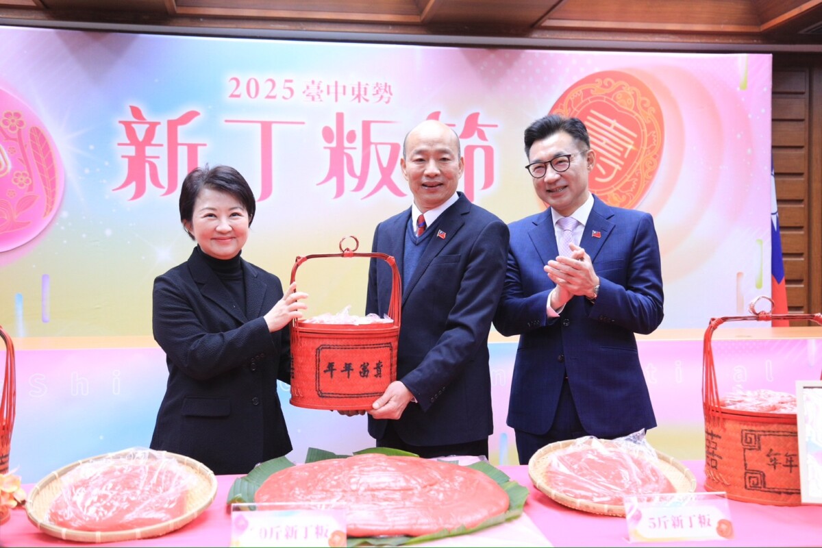 ▲將幸福送進立法院！盧秀燕「回娘家」分送新丁粄，揭「好孕、好運」雙重意義邀全民歡慶。(圖/中市府提供)