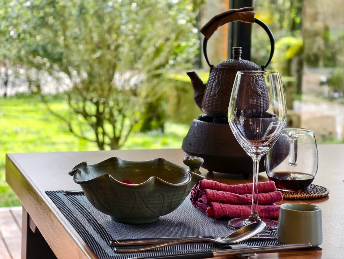 用餐不僅是味覺的享受,更是一場充滿儀式感的體驗,陽明春天裡,從擺盤到品味,每一刻都流露對食物與自然的敬意。(相信閱讀提供)