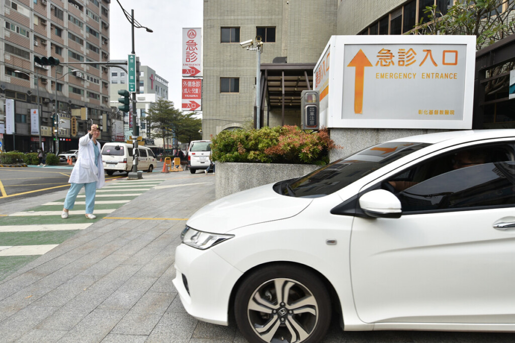 春節玩鞭炮不慎爆炸　男子玩鞭炮爆炸傷及眼球