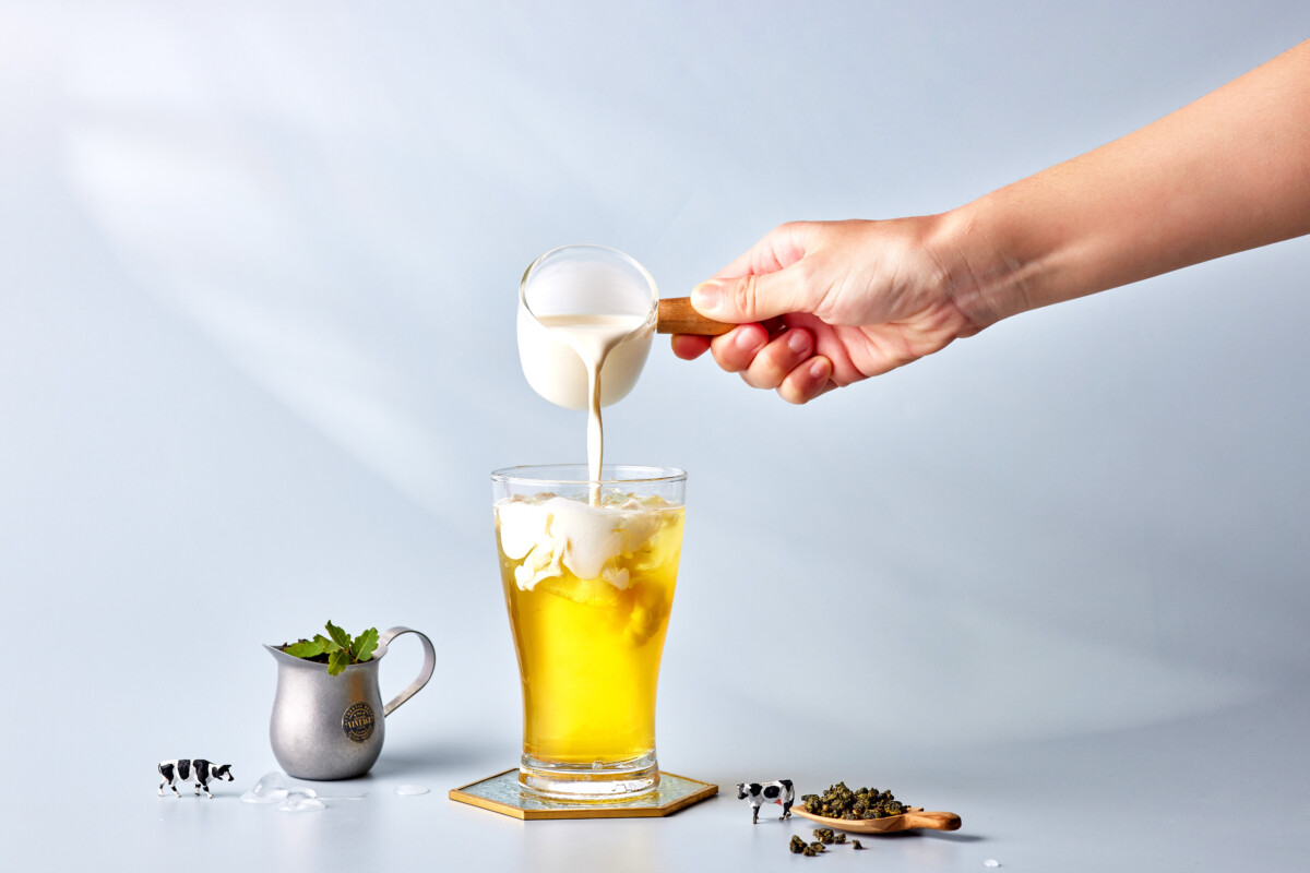 圖／著時冬片輕乳茶（65元），茶香清香優雅，散發獨特花香，與奶香完美交織。（1955阿義鳳梨冰提供）