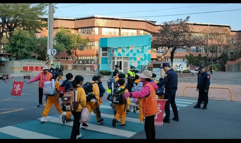 開學大作戰！彰化警力全力護航學童安全