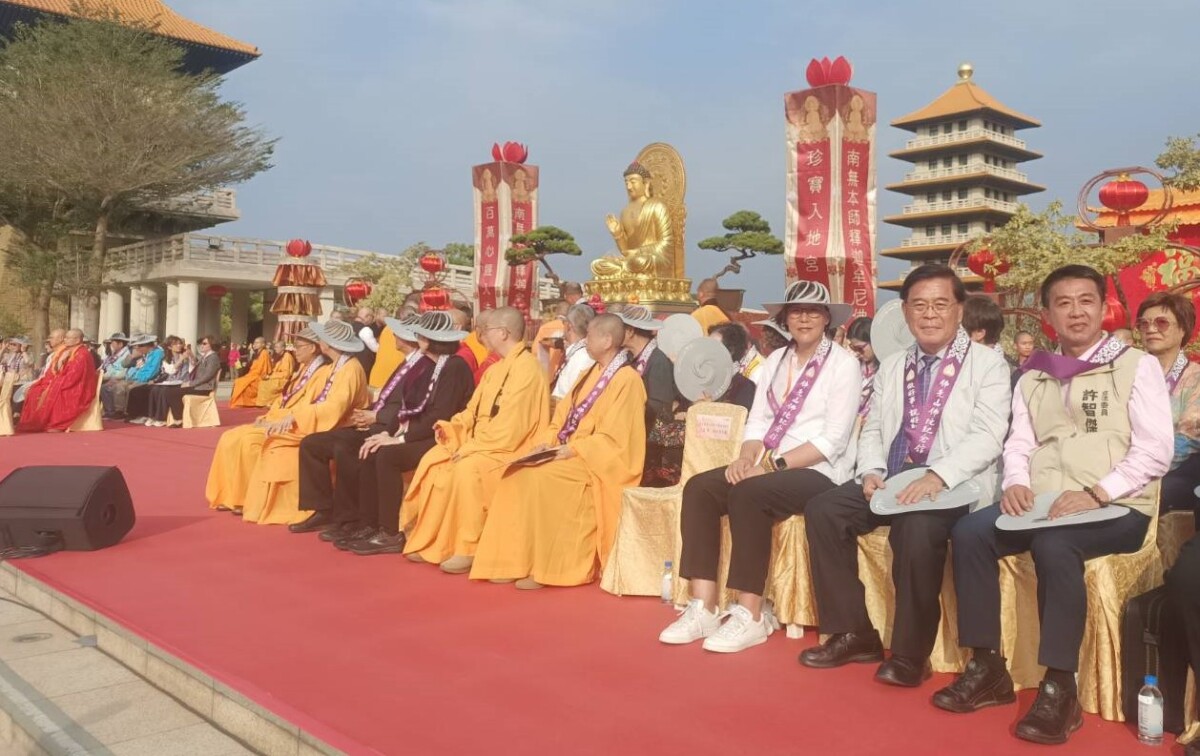 ▲圖:佛光山2025地宮珍寶入宮,立委許智傑親逢盛事。( 記者李堂安攝)