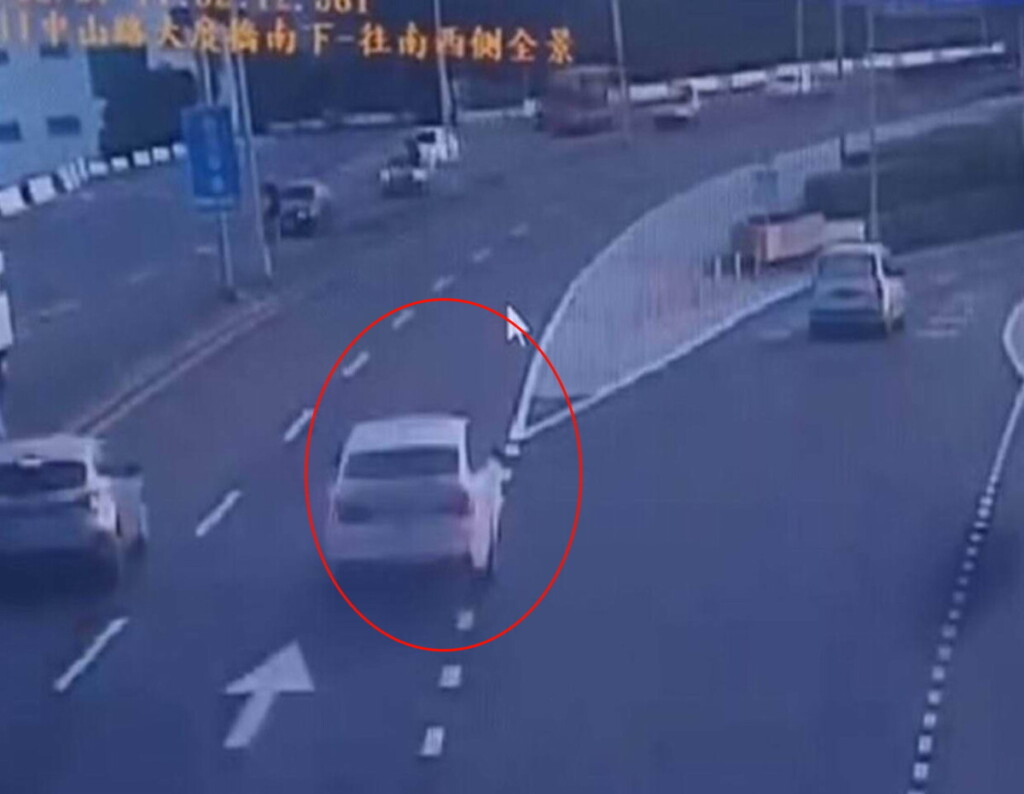 大度橋連環車禍　BMW撞護欄後與國光客運相撞