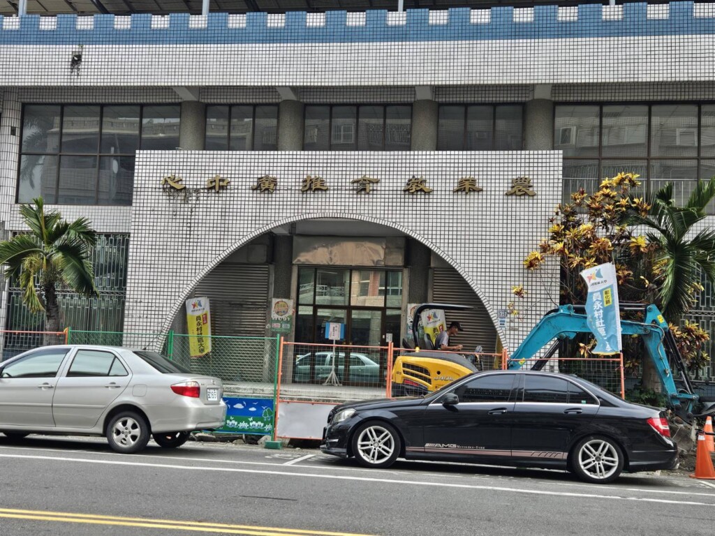 員永村社大開學期前夕驚傳校方大砍教師鐘點費 名師不甘淪為派報生相繼出走