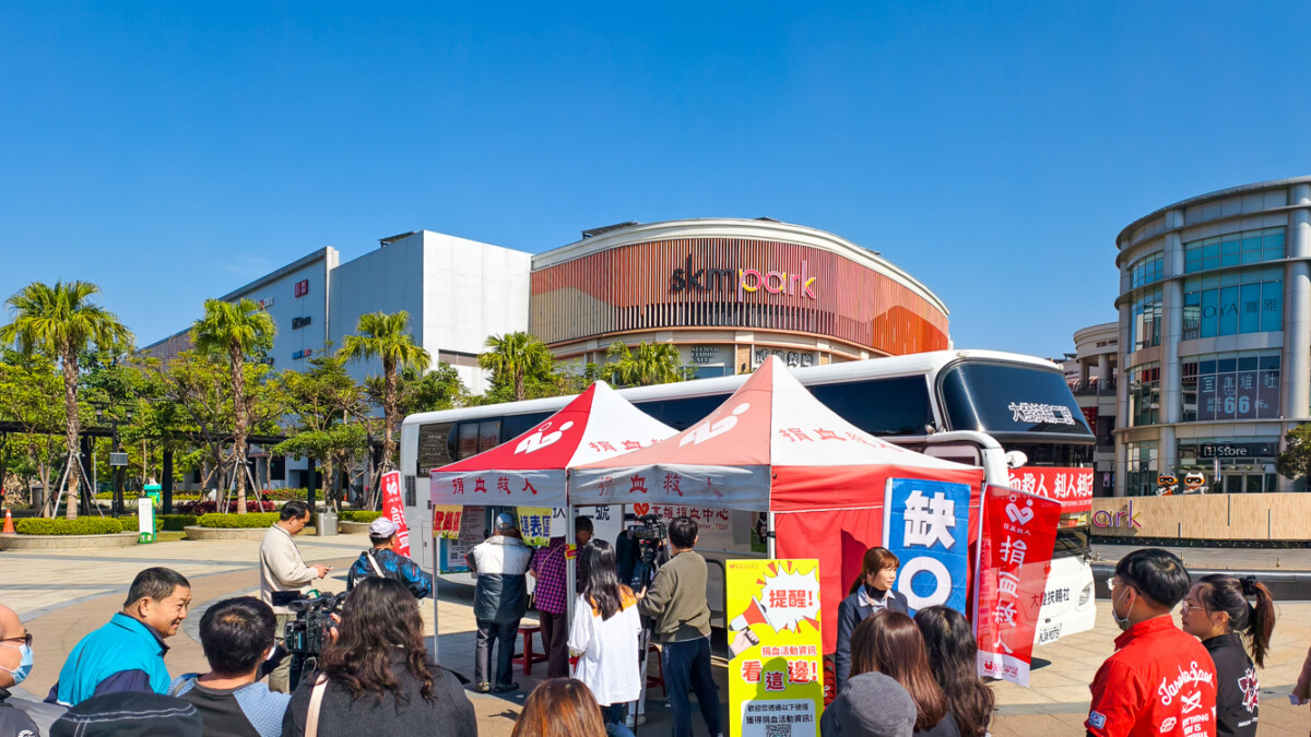 ▲SKM Park Outlets 高雄草衙今天 舉辦 「你捐血,我們招待」公益捐血活動。(圖/記者黃淑貞攝)