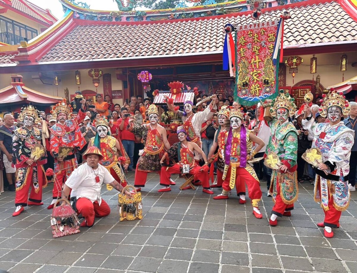 ▲西來庵家將團及東方藝術團一同出巡演出。（圖／記者陳彥霖翻攝）