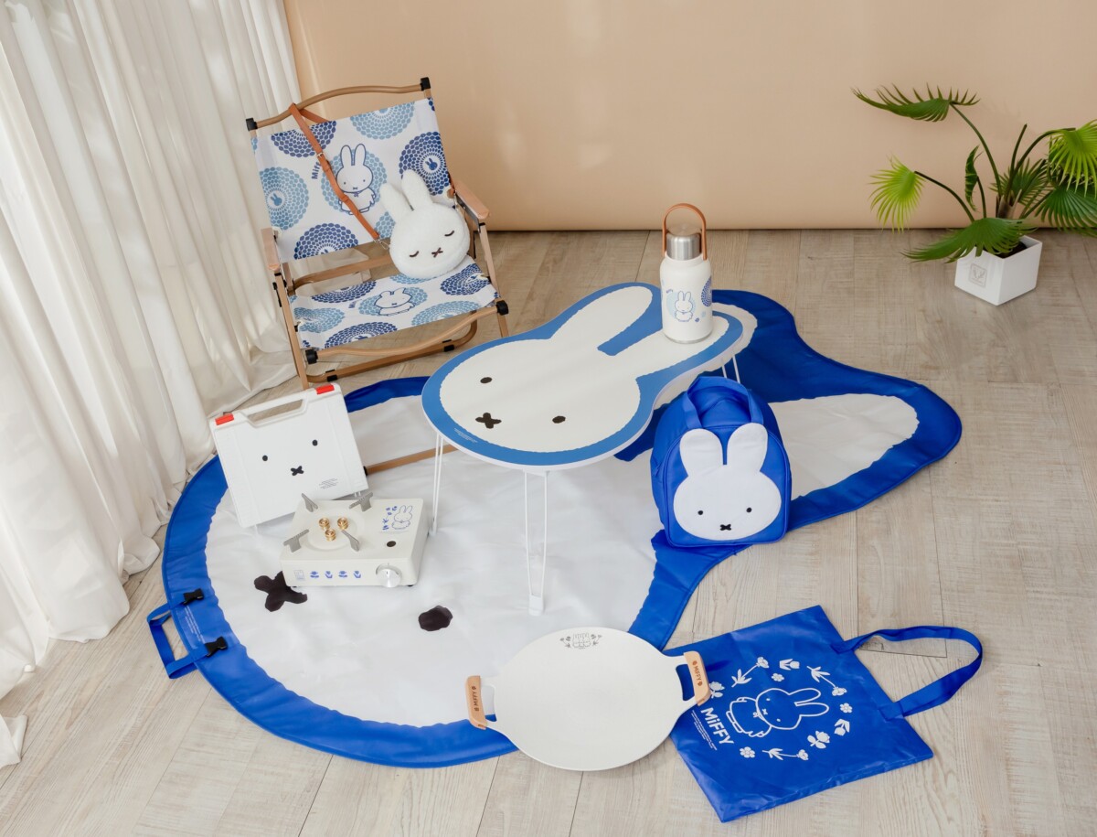 7-ELEVEN全店精品「Miffy70週年紀念」活動獨家開賣戶外野餐、露營必收的經典Miffy大頭造型設計的保冷袋、野餐墊，還有附收納盒的便攜式卡式爐、附收納袋的烤盤等周邊