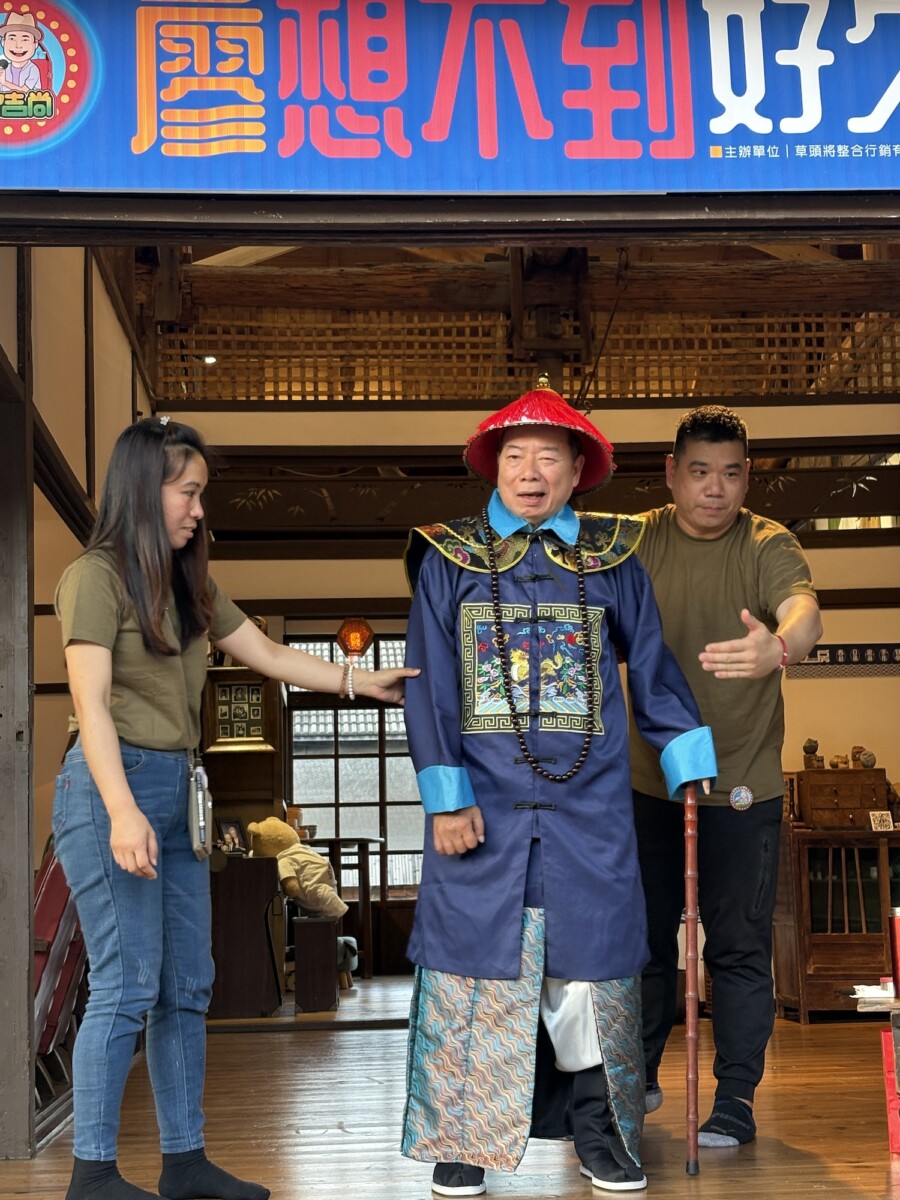 廖峻換上施公劇服英氣立刻上身