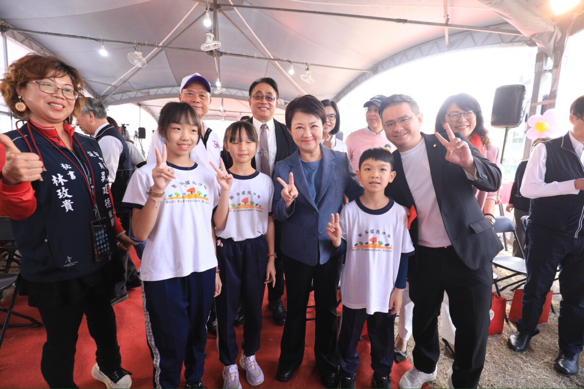 ▲「給孩子一個禮堂計畫」再添大禮！北屯廍子、松強國小暨大雅文雅國小活動中心聯合動土，市長盧秀燕：為孩子圓夢。(圖/中市府提供)