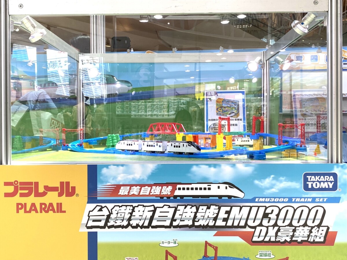 ▲現場推出多項會場限定優惠，包括限量首賣的台鐵新自強號EMU3000豪華組、搶先日本首賣的多美火車限定豪華組2025等。（圖/高雄夢時代提供）