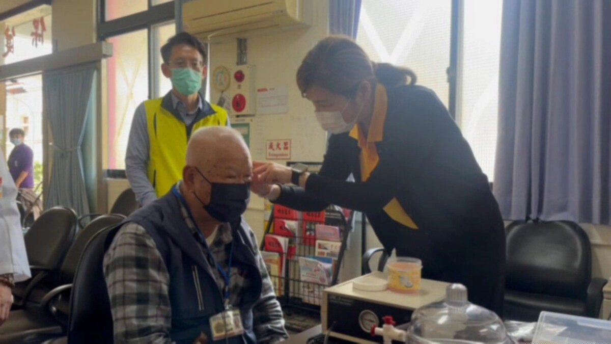 6233c7b3f9e69947538cc6c6529477e4