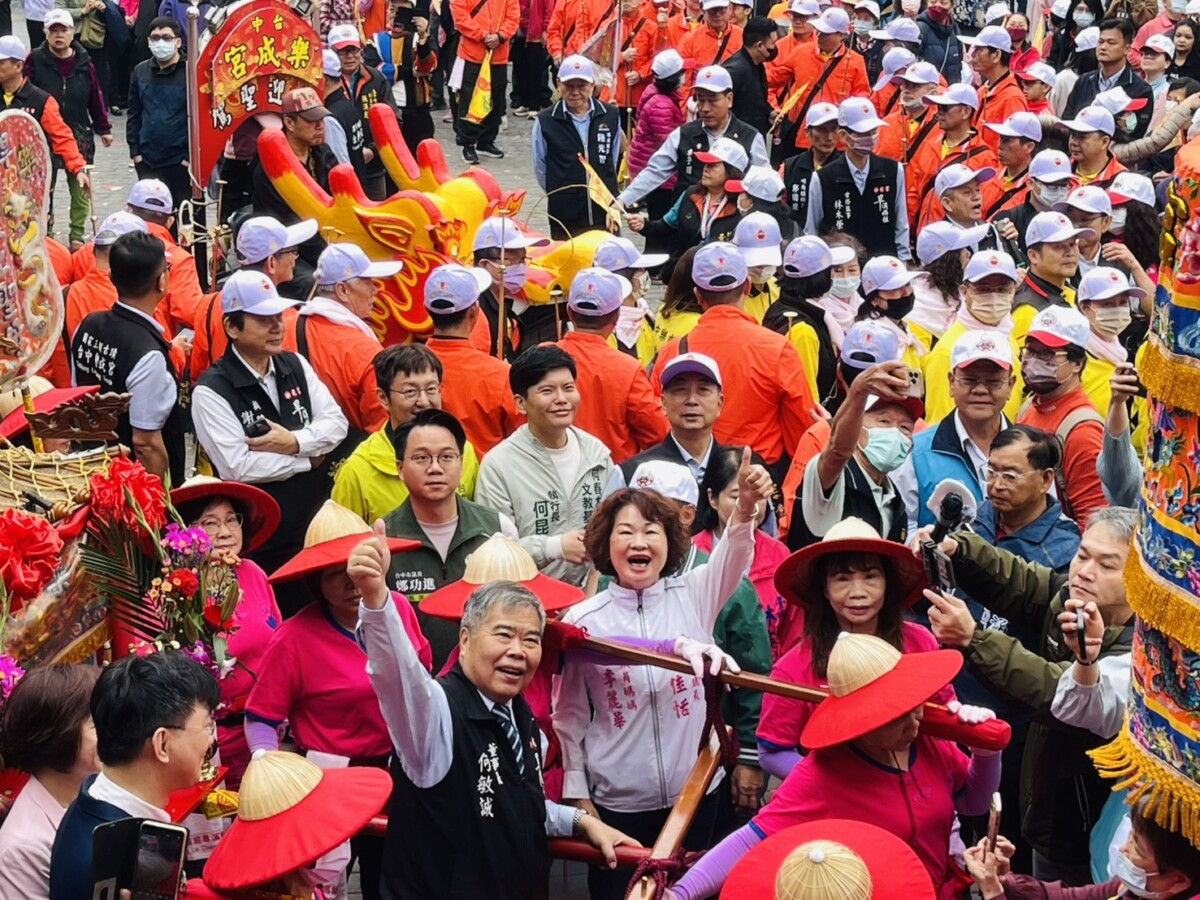 ▲台中樂成宮「旱溪媽祖遶境十八庄」今(29)日舉行起駕儀式，沿途行經11區、116里為地方祈福，預計4月19日晚間回鑾。(圖/記者顏淑娟攝)