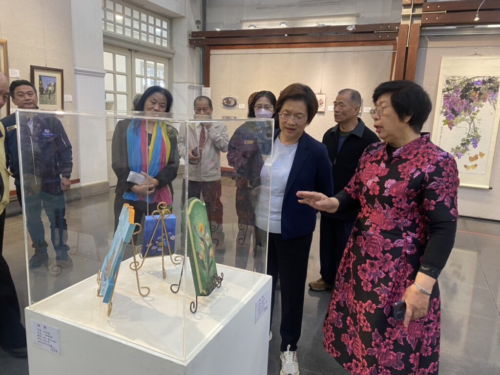 藝術與情誼交織　「相聚」退休主管書畫展登場