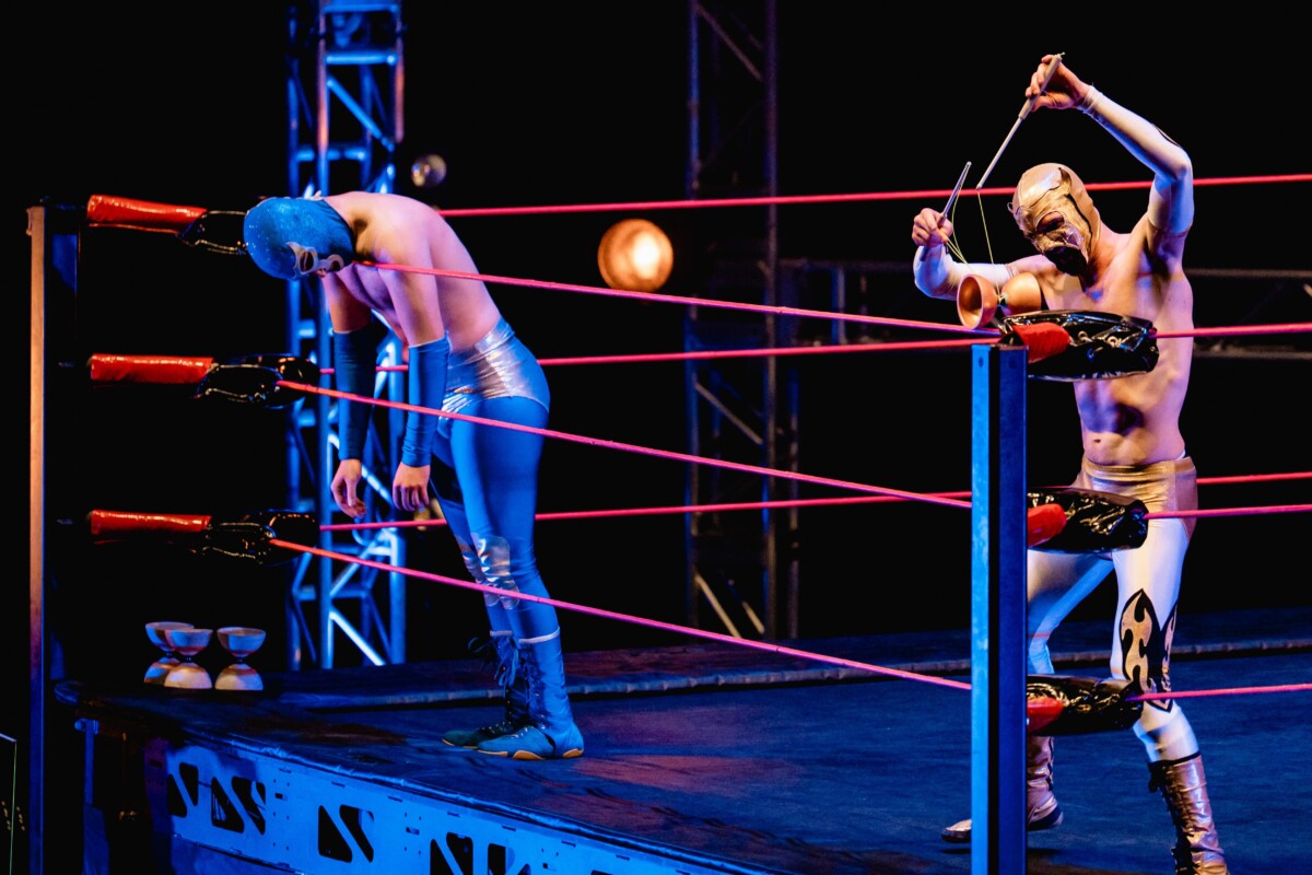 ▲2025 NTT Arts Nova─羅伯.勒帕吉╳機器神╳馬戲工廠《砰!》彩排,扯鈴與摔角碰撞全新火花 。(圖/臺中國家歌劇院提供)