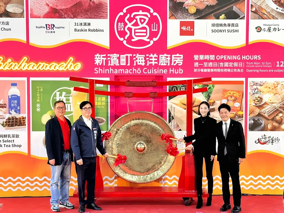 高雄市長陳其邁、國揚集團營運長侯嘉騏、佑神公司代表人總經理南野雄介及高雄區漁會理事長謝龍隱共同開幕。(圖/高雄市政府提供)