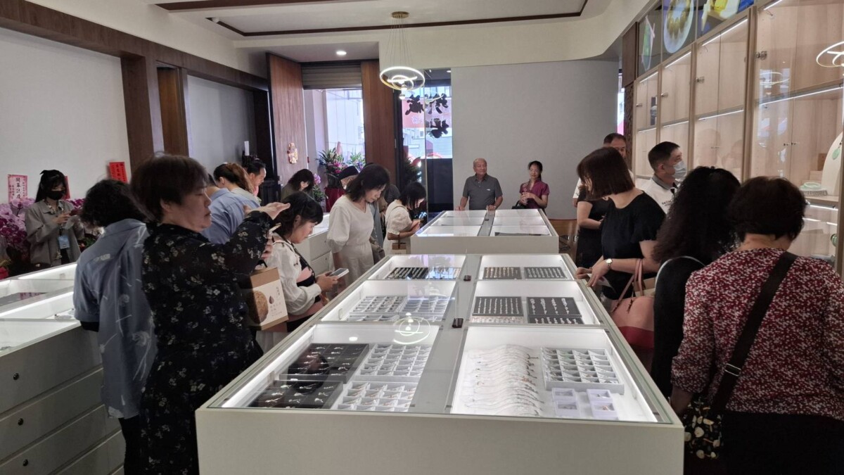▲開幕現場已有不少民眾前往先睹為快。（圖／記者陳彥霖攝2025.05.01）