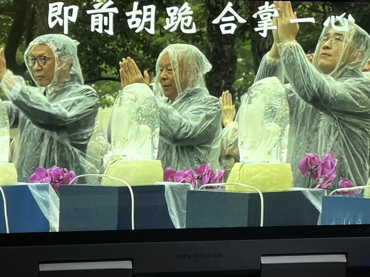 ▲圖說：高雄市浴佛節活動是邁向慈濟60周年的重要起點，場面充滿法喜。( 記者李堂安翻攝大愛台) 