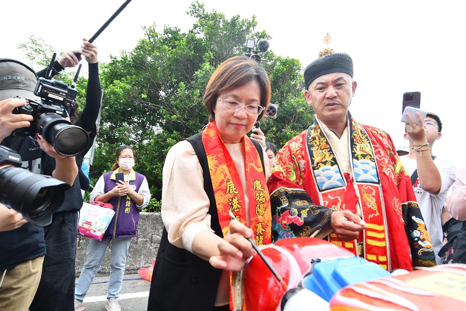 鹿港端午文化祭開鑼　龍山寺龍王起駕展傳統風華