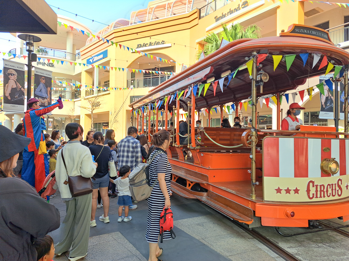 ▲鈴鹿賽道樂園5.30(五)-6.1(日)，推出「叮叮電車One Day Pass」優惠，99元暢遊叮叮電車。（圖/SKM Park Outlets高雄草衙提供）