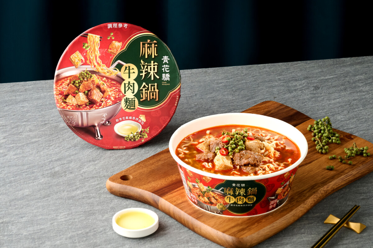 青花驕麻辣鍋牛肉麵持續熱銷，已銷售近20萬碗，即日起在全聯、家樂福、MOMO等通路上架。