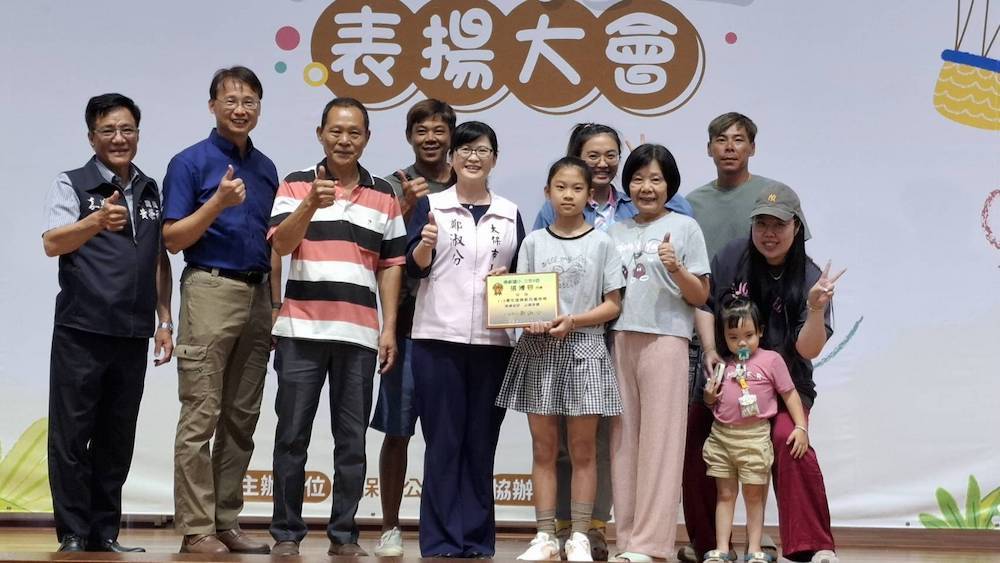 嘉義縣太保市公所今（18）日下午在鄭淑分市長親自主持下，於太保國小活動中心舉辦114年模範兒童表揚大會。（圖/記者陳惲朋翻攝）